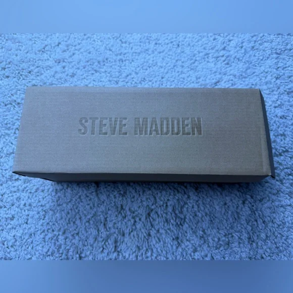 Women’s 7 Steve Madden Sienna-R Rhinestone Sandals NEW - Picture 2 of 9